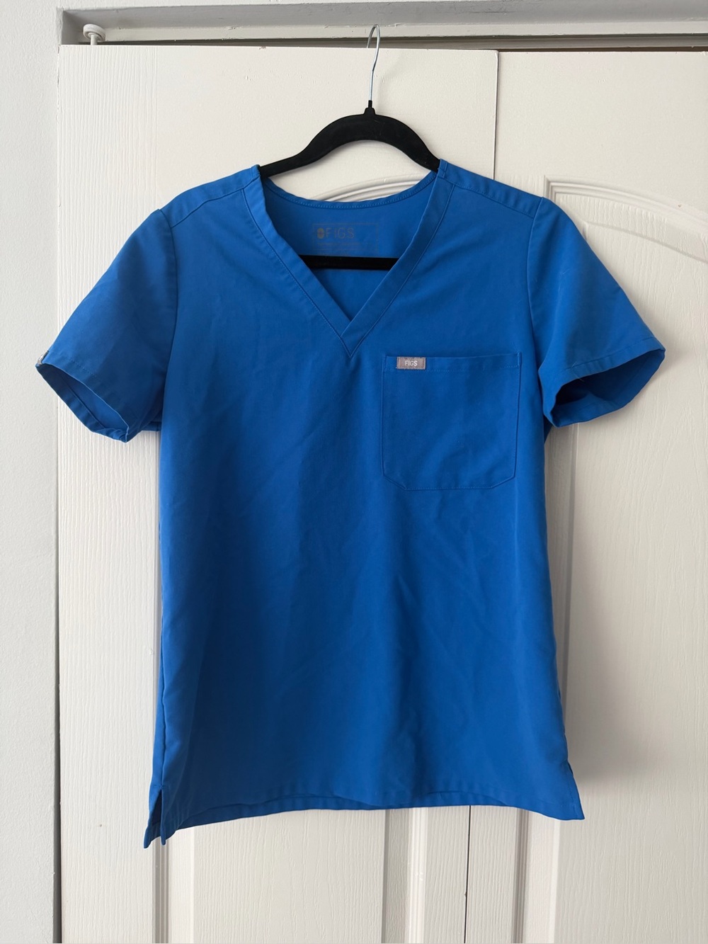 Figs Women's Short Sleeve V-Neck Scrub Top - Royal Blue